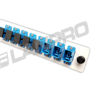 Panel adaptador tipo módulo UniFiber™ cargado con 8 piezas de adaptadores SC, Monomodo Simplex, UPC, color azul (8 núcleos)