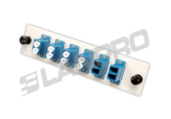 Panel adaptador tipo módulo UniFiber™ cargado con 6 piezas de adaptadores LC, Monomodo Duplex, UPC, color Azul (12 núcleos)