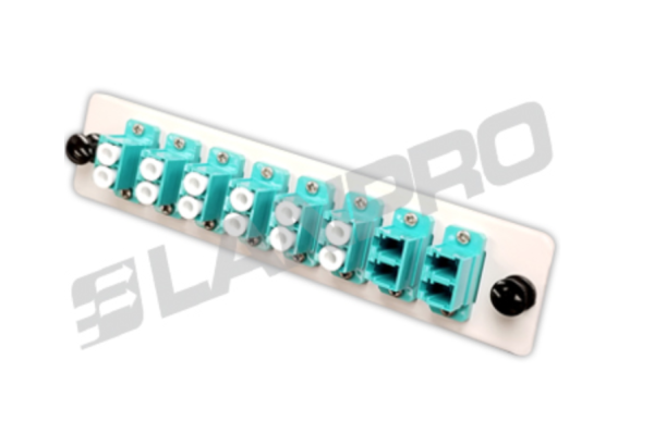 Panel adaptador tipo módulo UniFiber™ cargado con 8 piezas de adaptadores LC, Multimodo OM3/OM4 Duplex, PC, color Aguamarina (16 núcleos)